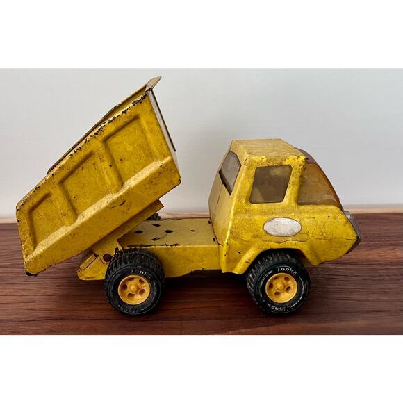 Vintage 1976-1977 Tonka Yellow Dump Truck Collectible Toy - Picture 4 of 15